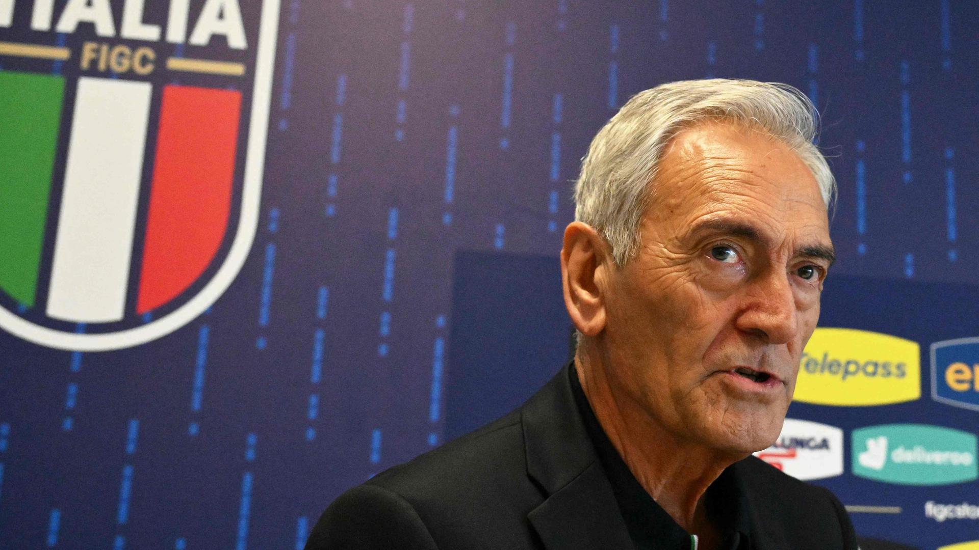 Der Präsident des Italienischen Fußballverbands (FIGC), Gabriele Gravina, nimmt an einer Pressekonferenz teil.