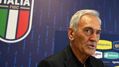 Der Präsident des Italienischen Fußballverbands (FIGC), Gabriele Gravina, nimmt an einer Pressekonferenz teil.