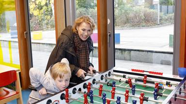 Gaby Dohm beim Besuch des Kinderhauses der "Arche" in Hamburg