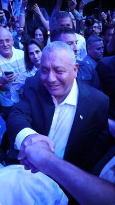Der ehemalige Generalstabschef und Vorsitzende der Yashar-Partei, Gadi Eisenkot, nimmt an einer Wahlkundgebung vor den israelischen Parlamentswahlen teil.