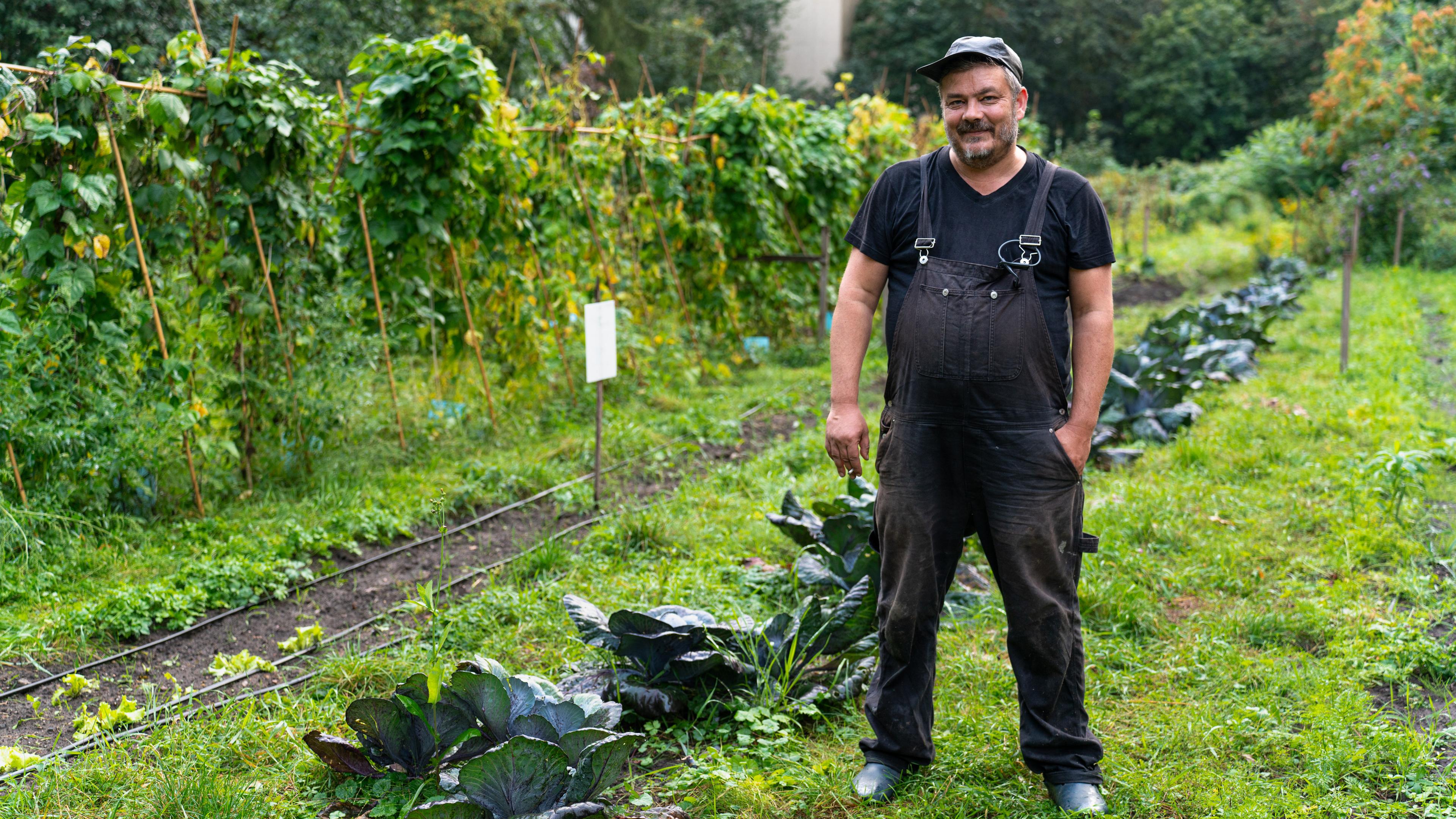 Robert Shaw ist das „Urgestein“ hinter dem Neuköllner Friedhofs-Garten-Team