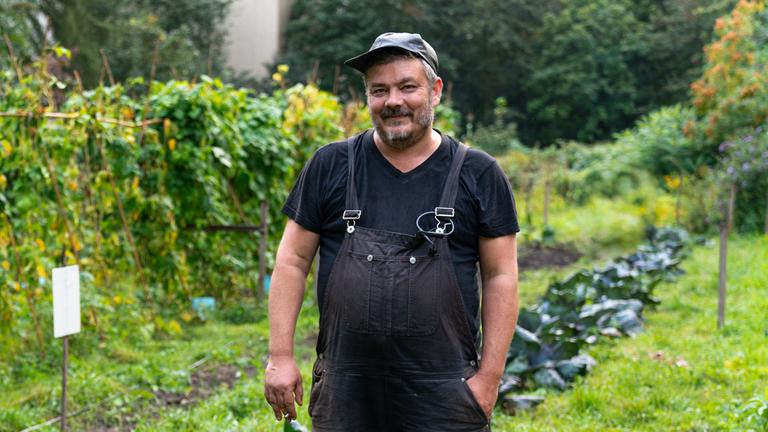 Robert Shaw ist das „Urgestein“ hinter dem Neuköllner Friedhofs-Garten-Team