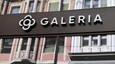 Schriftzug auf einem Gebäude eines Galeria Kaufhofs.