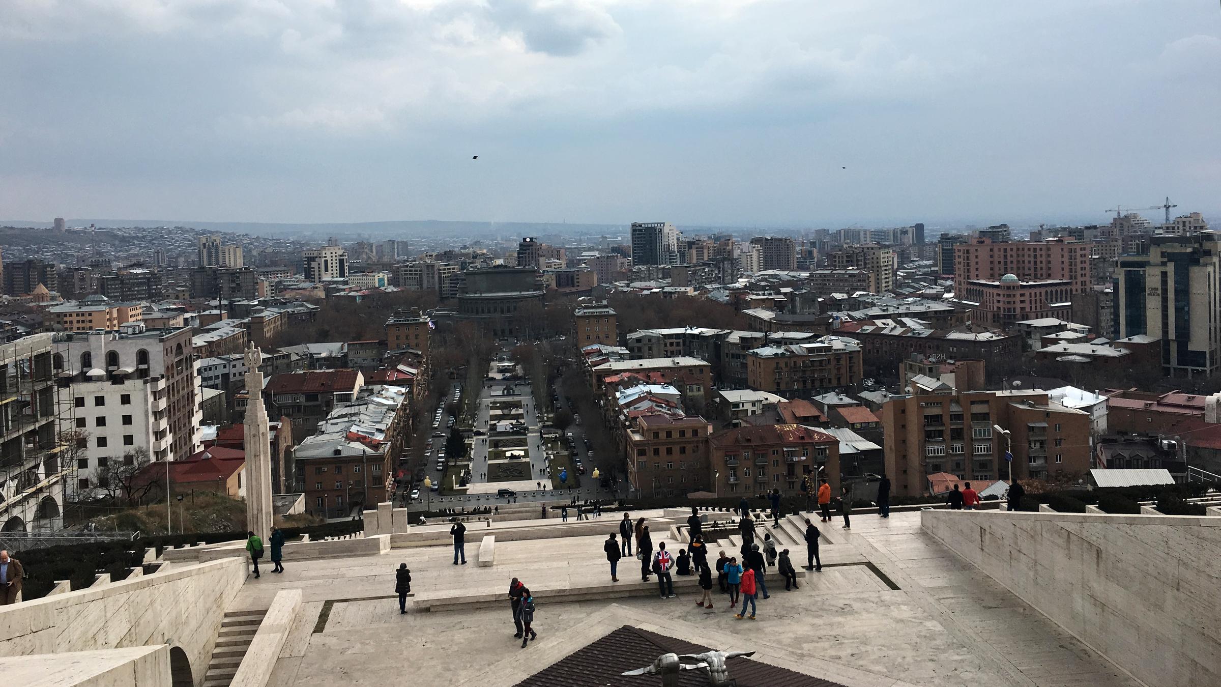 Die Kaskade ist ein gewaltiger Treppenkomplex, der von Russland in den 70er Jahren gebaut wurde, um der Sowjetisierung Armeniens zu gedenken.