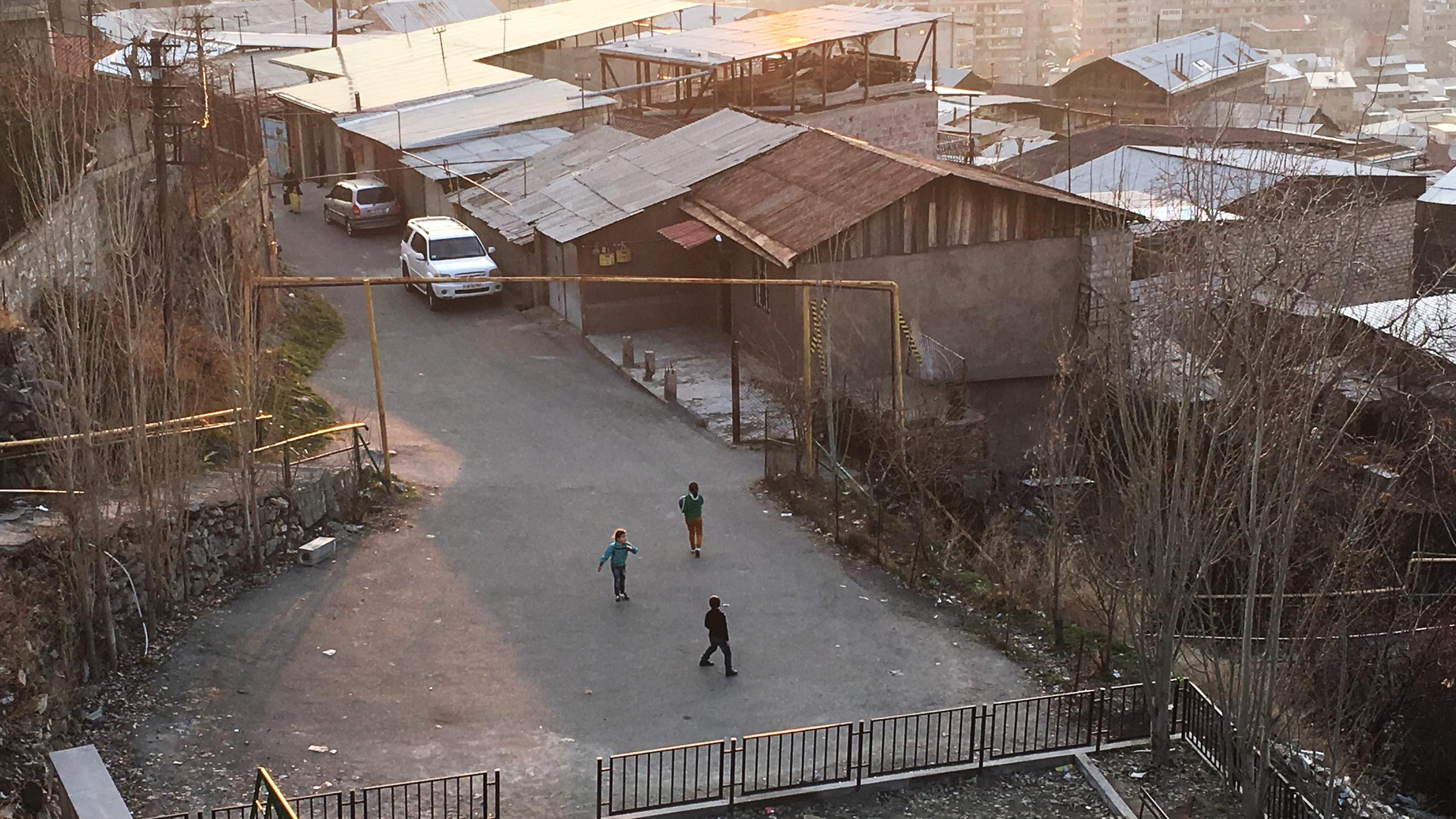 Unterwegs in einem Vorort, nur zwei Kilometer vom Zentrum Eriwans entfernt.