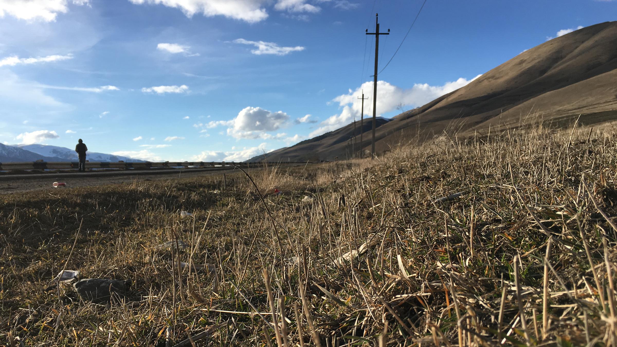 Unterwegs durch die Steppe zu einem kleinen Ort ...