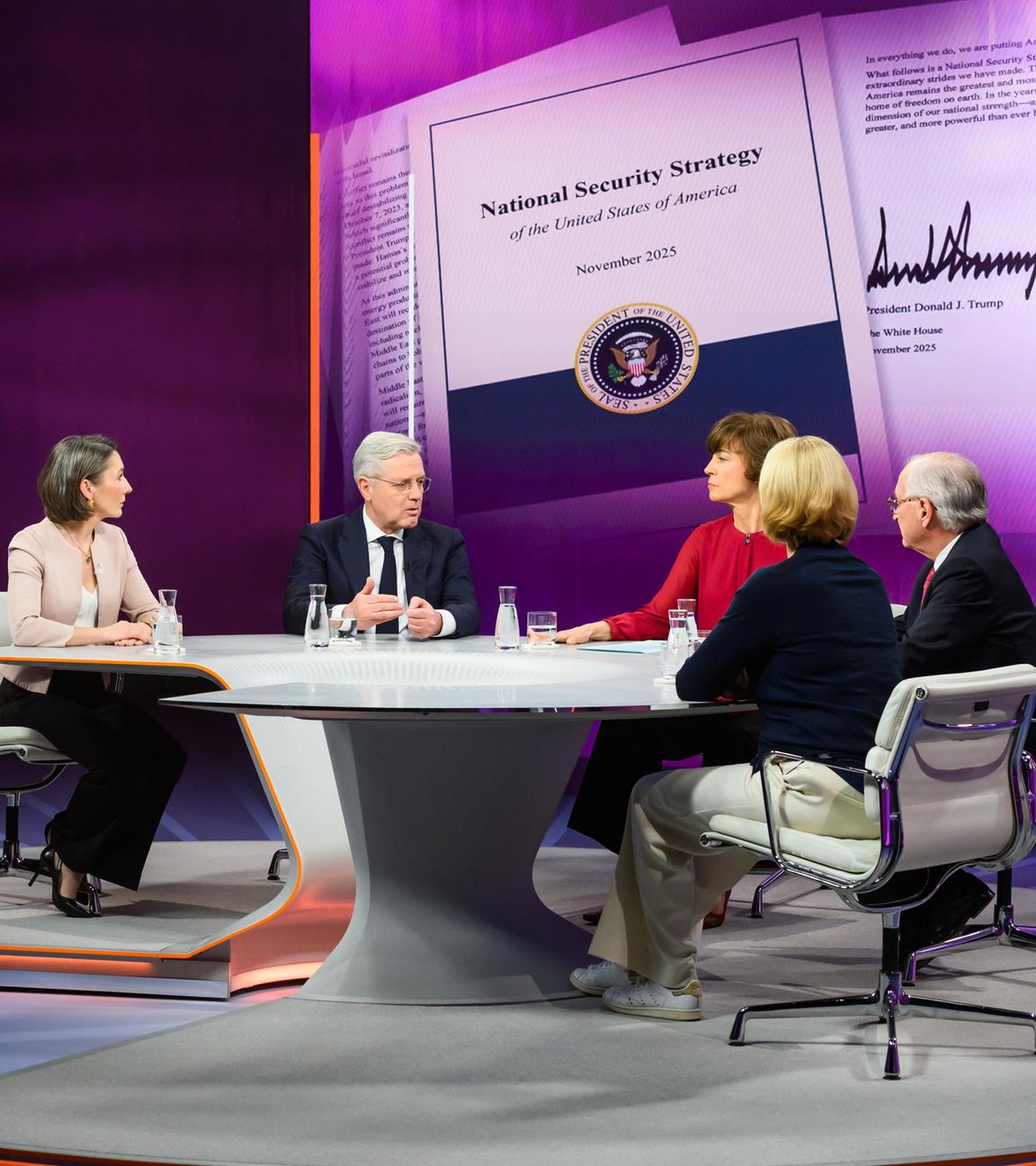 von links: Claudia Major, Norbert Röttgen, Maybrit Illner, Wolfgang Ischinger, Katrin Eigendorf. Schalte: Ben Hodges, Vitali Klitschko