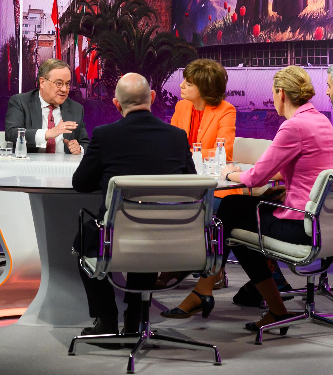 von links: Katrin Eigendorf, Armin Laschet, Maybrit Illner, Michel Abdollahi, Stormy-Annika Mildner, Hans-Jakob Schindler