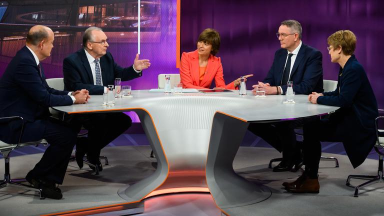 von links.: Robin Alexander, Reiner Haseloff, Maybrit Illner, Alexander Schweitzer, Veronika GrimmSchalte: Wulf Schmiese