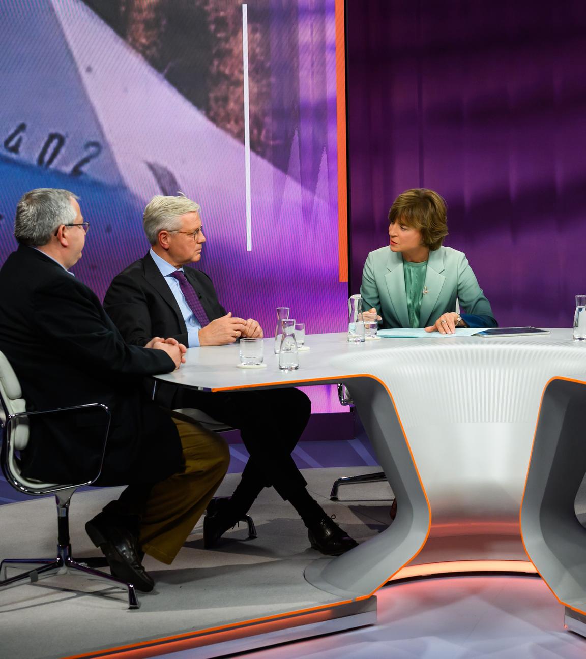 von links: Rüdiger Bachmann, Norbert Röttgen, Maybrit Illner, Ralf Stegner, Susanne Wiegand, Johannes Hano
