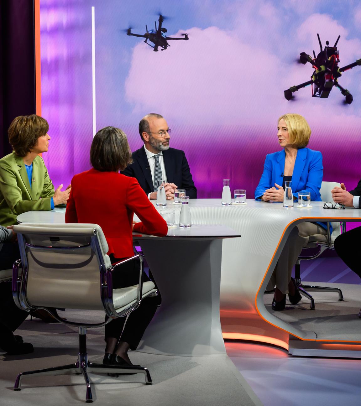 von links.: Claudia Major, Jan van Aken, Maybrit Illner, Manfred Weber, Katrin Eigendorf, Peter R. NeumannSchalte: Elmar Theveßen