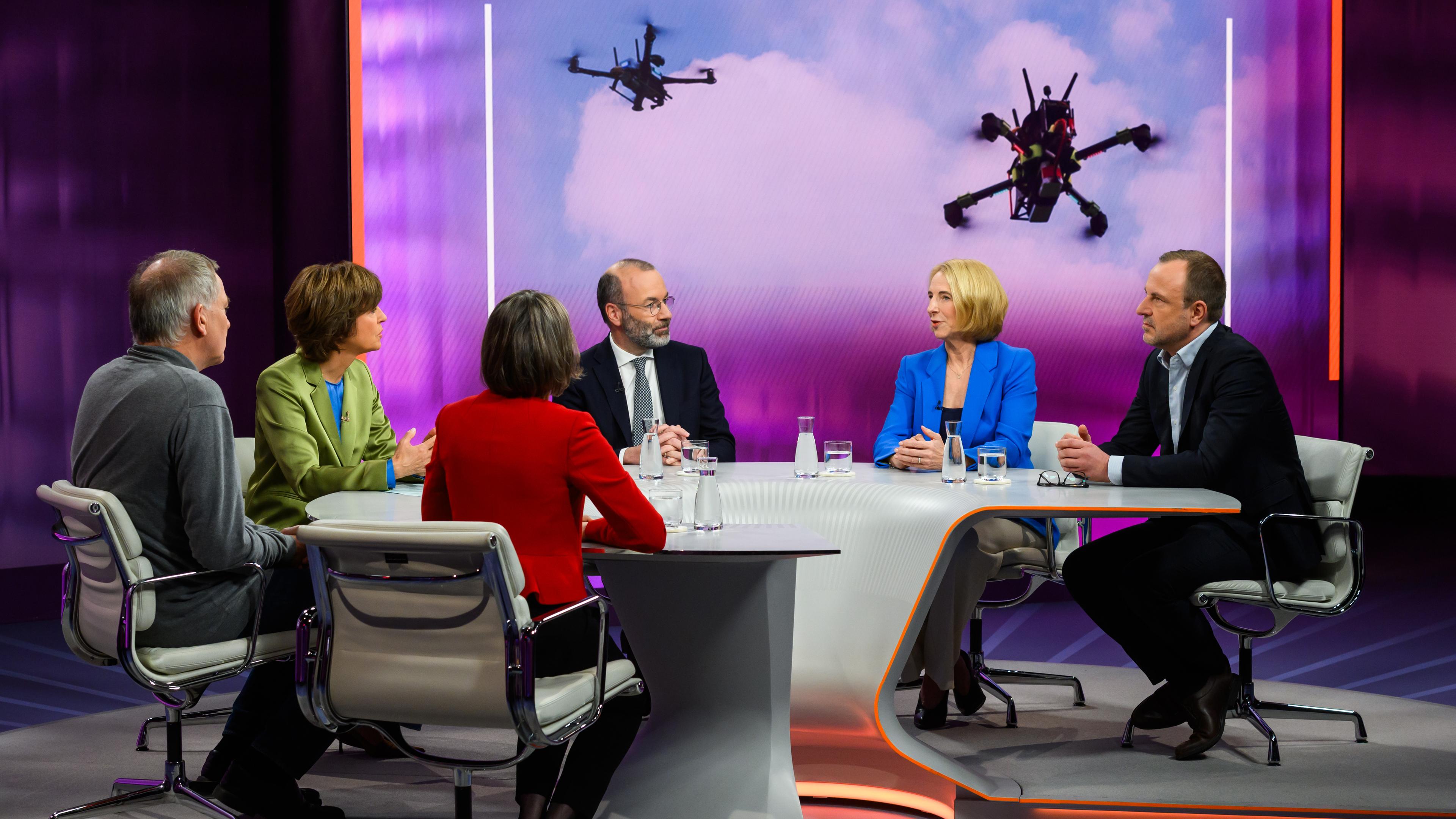 von links.: Claudia Major, Jan van Aken, Maybrit Illner, Manfred Weber, Katrin Eigendorf, Peter R. NeumannSchalte: Elmar Theveßen