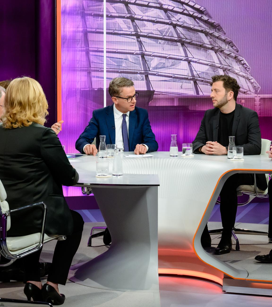 Von links: Stephan Weil, Eva Quadbeck, Carsten Linnemann, Felix Banaszak, Robin Alexander