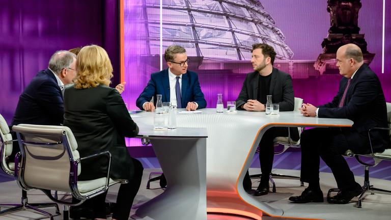 Von links: Stephan Weil, Eva Quadbeck, Carsten Linnemann, Felix Banaszak, Robin Alexander