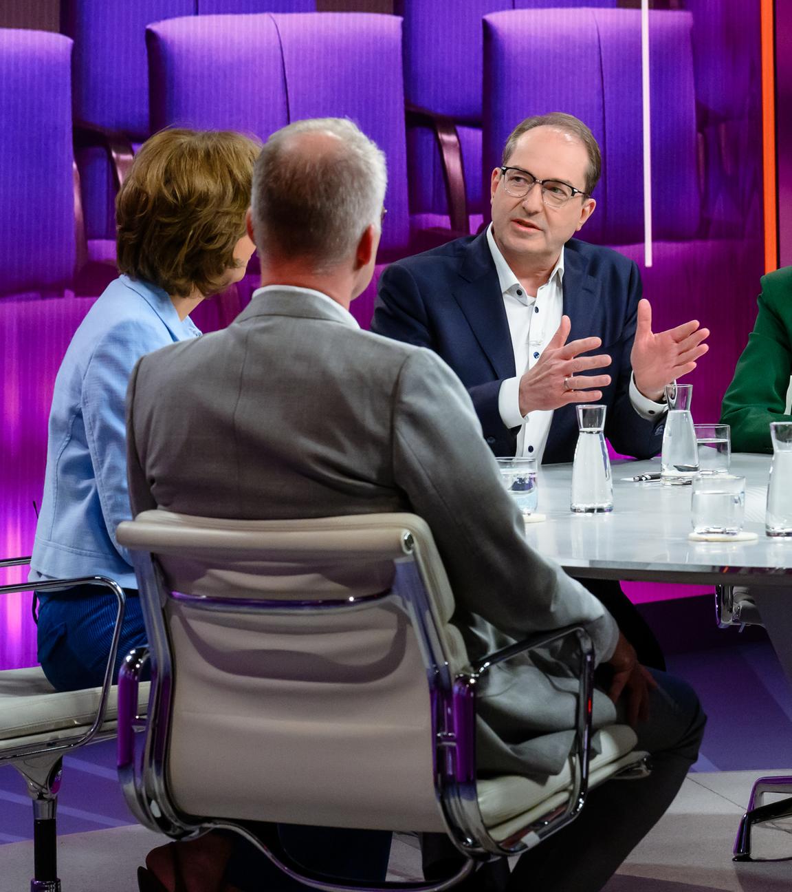 Von links: Maybrit Illner, Matthias Miersch, Alexander Dobrindt, Julia Jäkel