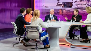Maybrit Illner diskutiert im Studio mit Johannes Winkel, Wolfgang Kubicki, Kevin Kühnert, Melanie Amann, Helena Melnikov