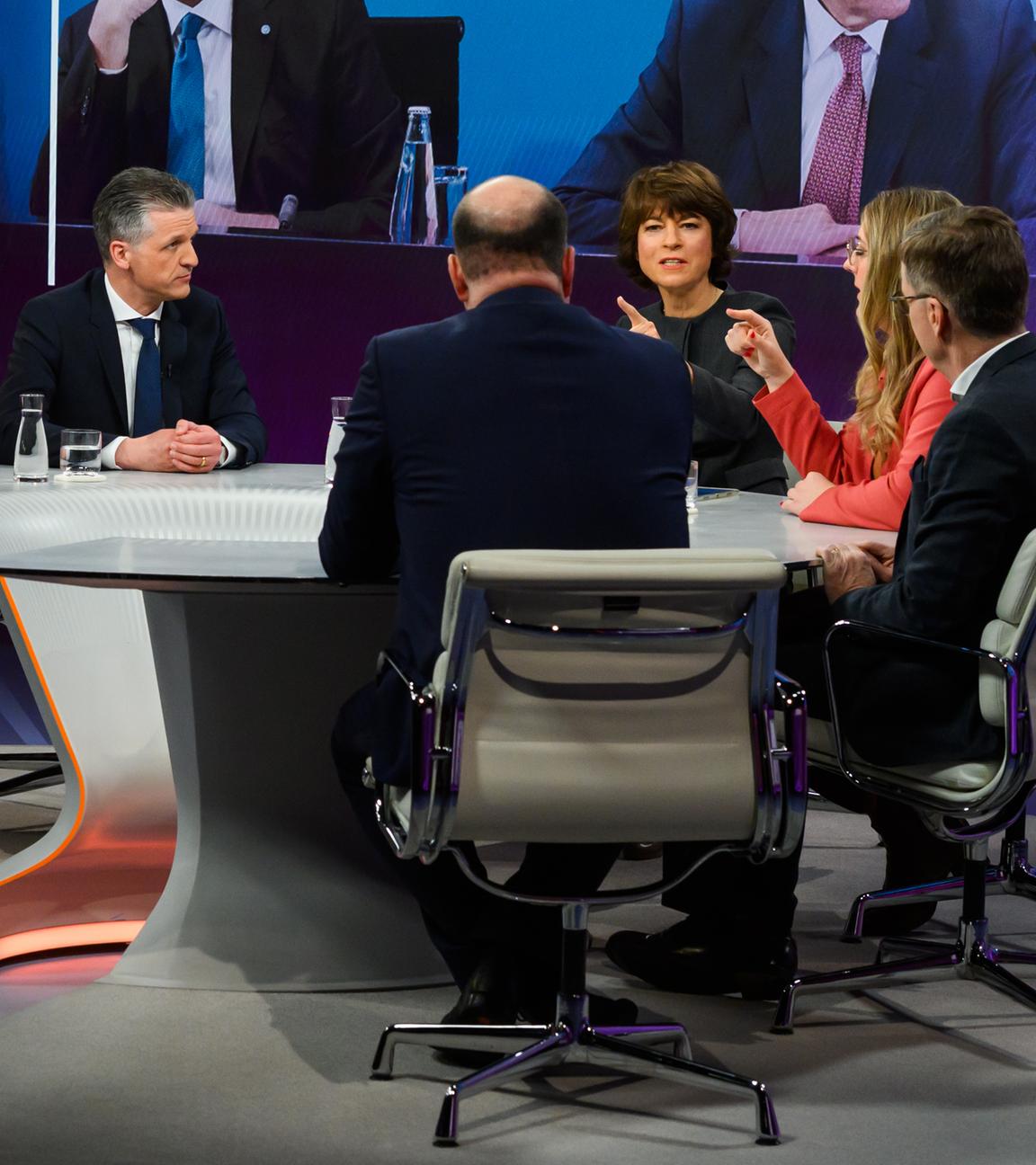 v.l.: Yasmin Fahimi, Thorsten Frei, Maybrit Illner, Katharina Dröge, Michael Hüther, Robin Alexander