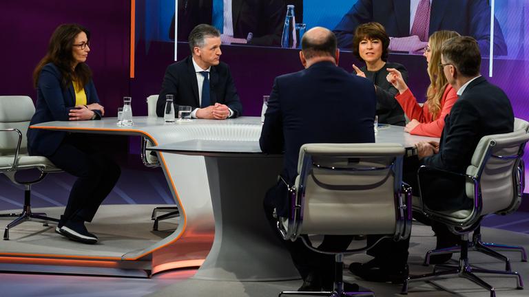 v.l.: Yasmin Fahimi, Thorsten Frei, Maybrit Illner, Katharina Dröge, Michael Hüther, Robin Alexander