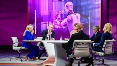 Maybrit Illner diskutiert im Studio mit Sarah Tacke, Karsten Wildberger, Sascha Lobo, Ranga Yogeshwar und Jeannette zu Fürstenberg