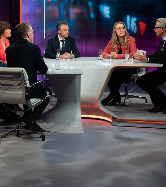 v.l.: Michael Hüther, Karl Lauterbach, Maybrit Illner, Thorsten Frei, Katharina Dröge, Gerald Traufetter