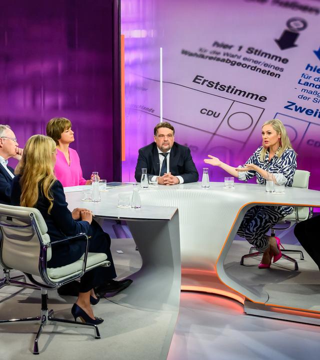Von links: Stephan Weil, Nena Brockhaus, Maybrit Illner, Dennis Radtke, Ruth Moschner, Hendrik Bolz