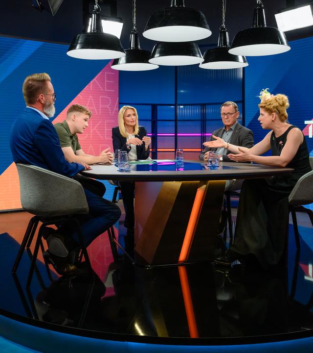 Von links: Quentin Gärtner, Sarah Tacke, Claus Ruhe Madsen, Bodo Ramelow, Christina Böhm