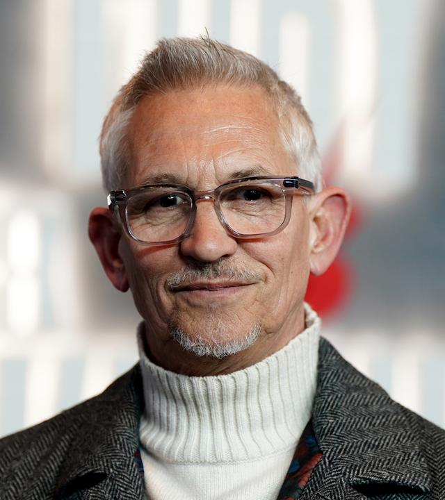Der 65-jährige ehemalige englische Fußballspieler Gary Lineker blickt in die Kamera am 11.04.26.