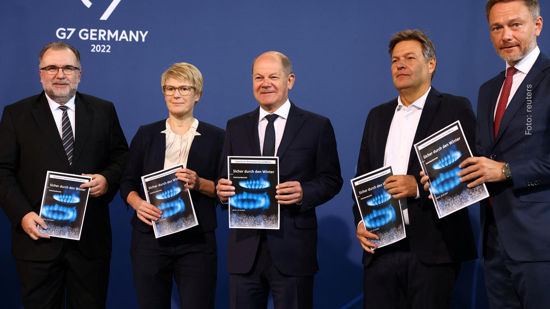 Die PK zu den Vorschlägen der Gasptreiskomission: Michael Zissis Vassiliadis, Siegfried Russwurm, Veronika Grimm,  Olaf Scholz,  Robert Habeck und Christian Lindner