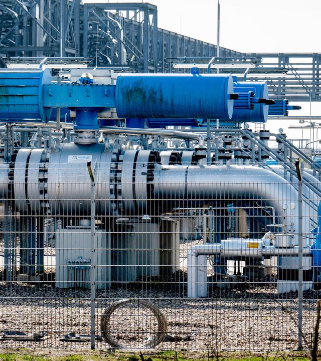 Technische Anlagen zur Speicherung von Erdgas in unterirdischen Kavernen stehen auf dem Gelände der Speicherstation Etzel ESE. (Archiv)