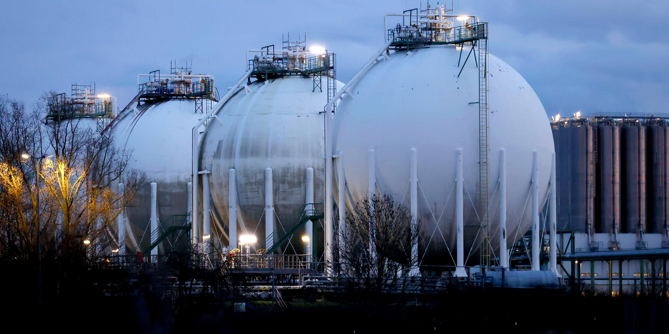Gasspeicher mit ihrer typischen runden Form