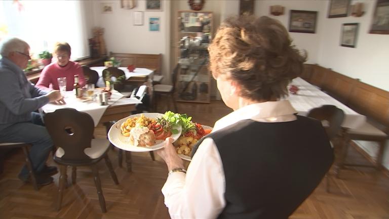 Ein Schankraum eines Gasthofes