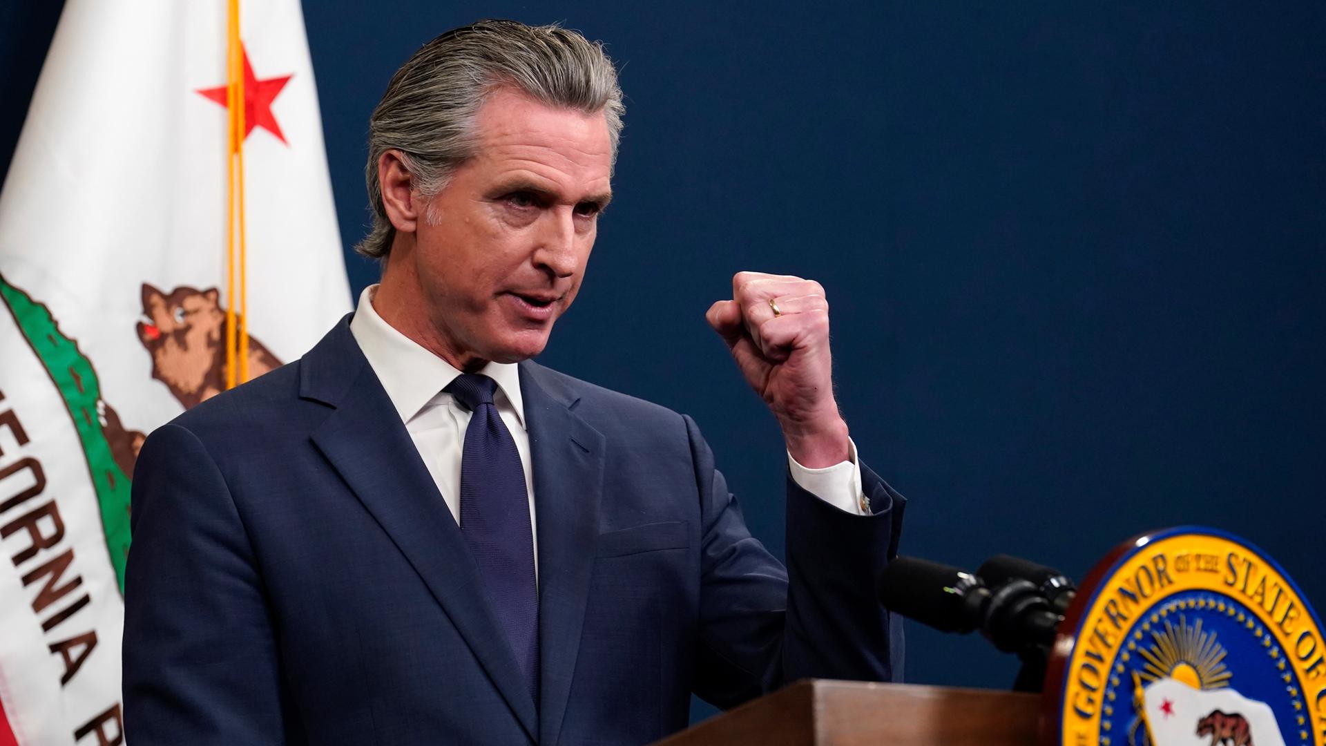 Gavin Newsom präsentiert seinen überarbeiteten Staatshaushalt 2025-2026 während einer Pressekonferenz in Sacramento, Kalifornien, am 14. Mai 2025. 