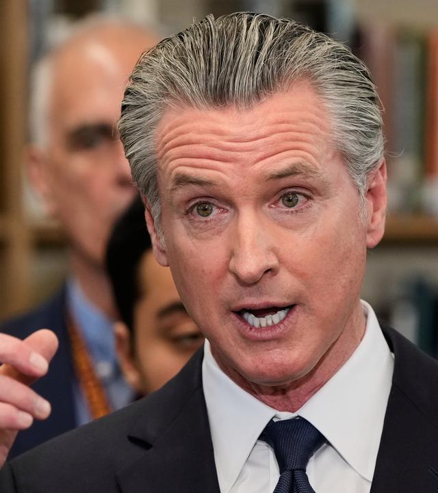 Gavin Newsom, demokratischer Gouverneur von Kalifornien, spricht während einer Pressekonferenz.