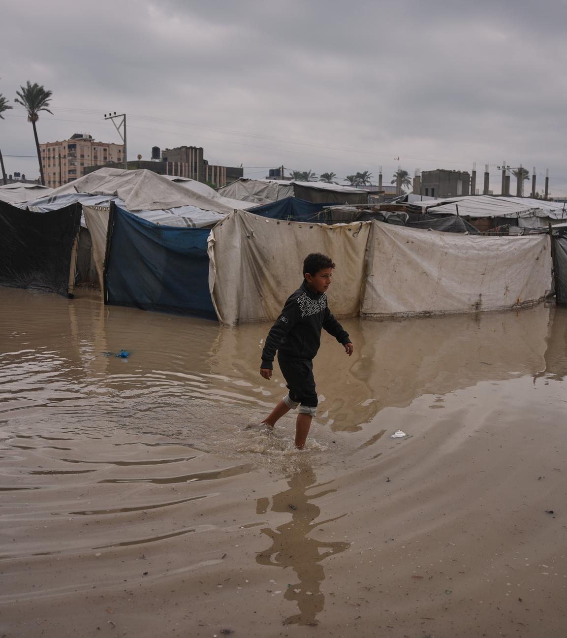 Die humanitäre Lage in Gaza wird durch heftige Unwetter verschärft. Nach Angaben des palästinensischen Zivilschutzes sind neun Menschen dabei ums Leben gekommen.