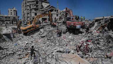 Building Collapse West Of Gaza City Leaves Multiple Dead And Injured.