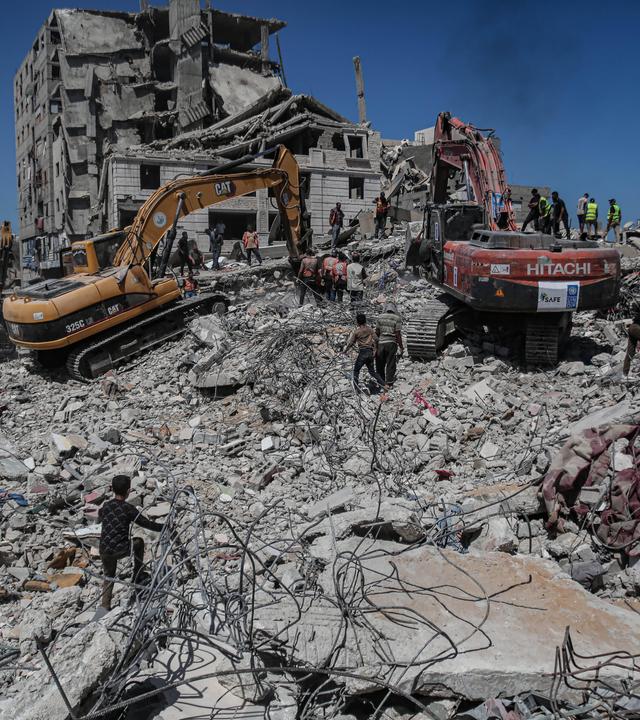 Building Collapse West Of Gaza City Leaves Multiple Dead And Injured.