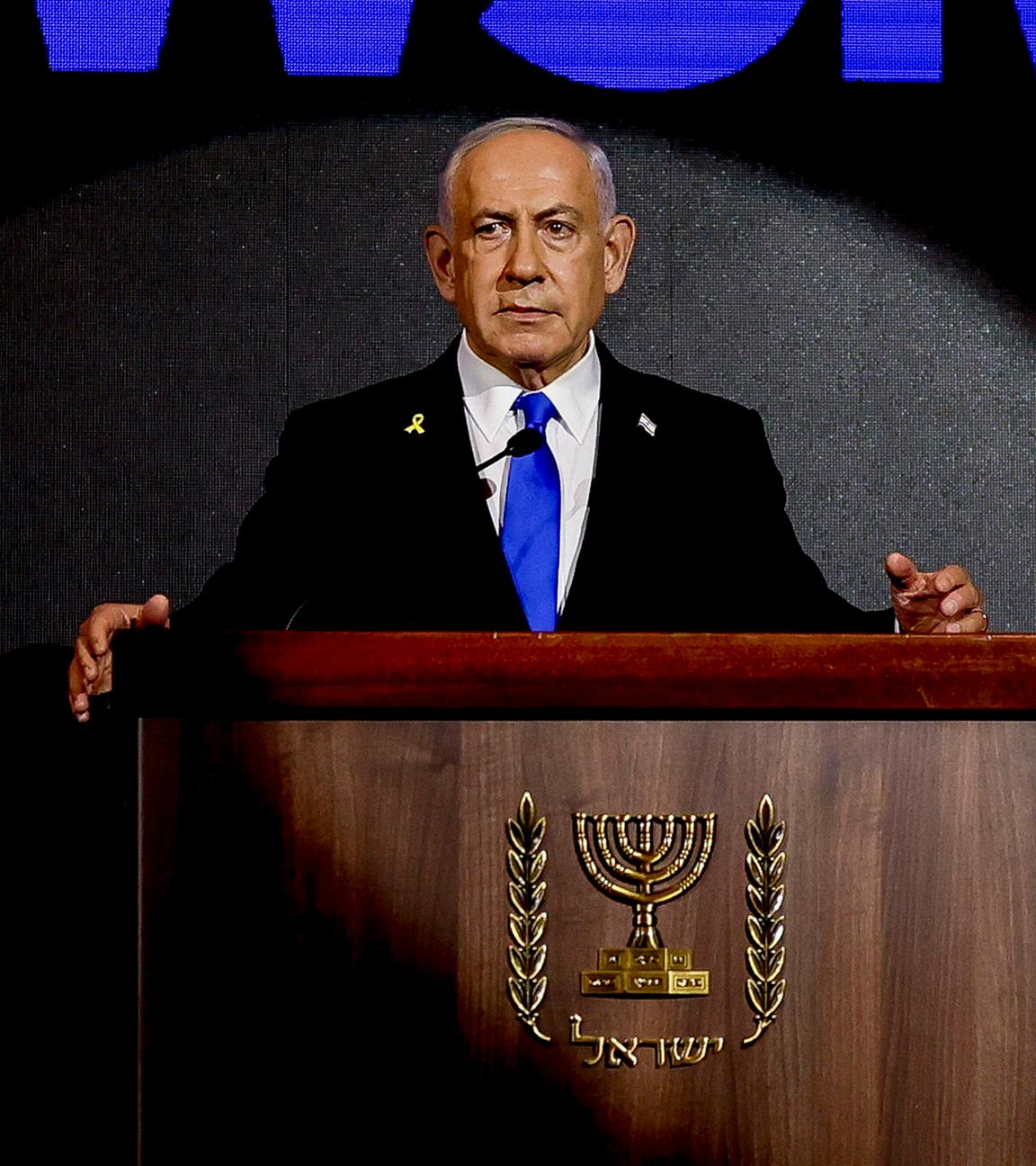 Jersusalem, Israel: Israels Ministerpräsident Netanjahu auf einer Bühne.
