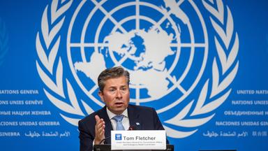 Tom Fletcher, UN-Untergeneralsekretär für humanitäre Angelegenheiten und Nothilfekoordinator, informiert die Medien während einer Pressekonferenz im europäischen Hauptquartier der Vereinten Nationen über die humanitäre Krise im Gazastreifen