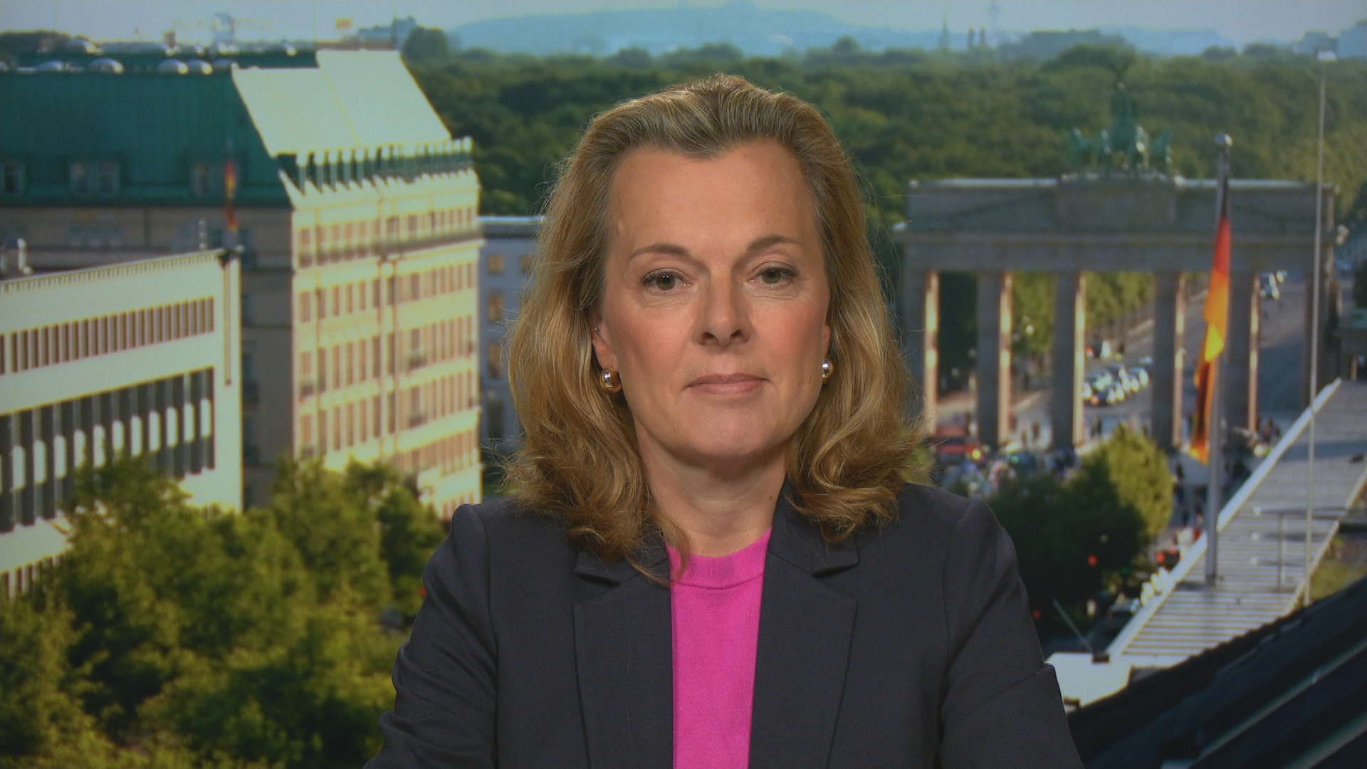 ZDF-Reporterin Henriette de Maiziere bei ZDFheute live. 