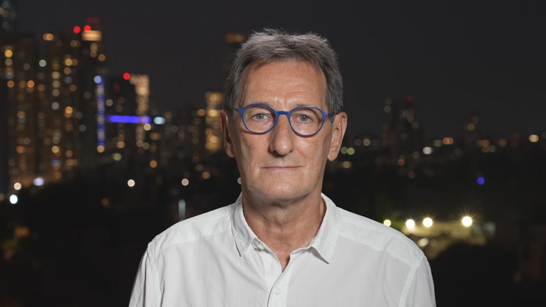 ZDF-Reporter Luc Walpot in Tel Aviv zu Gast bei ZDFheute live. 