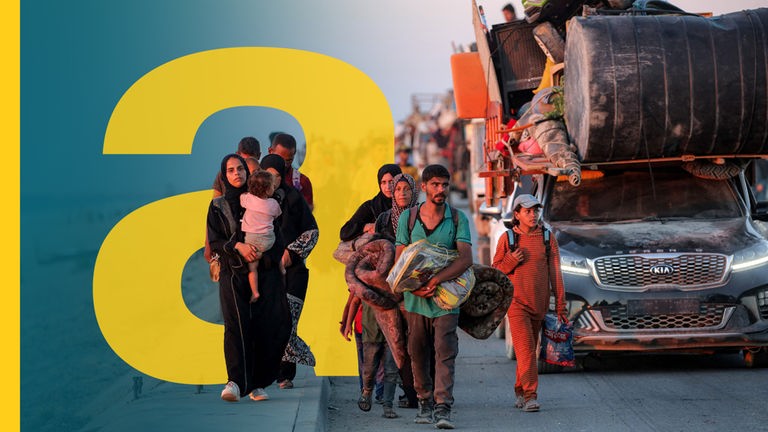 Fliehende Menschen mit Kindern in Gaza