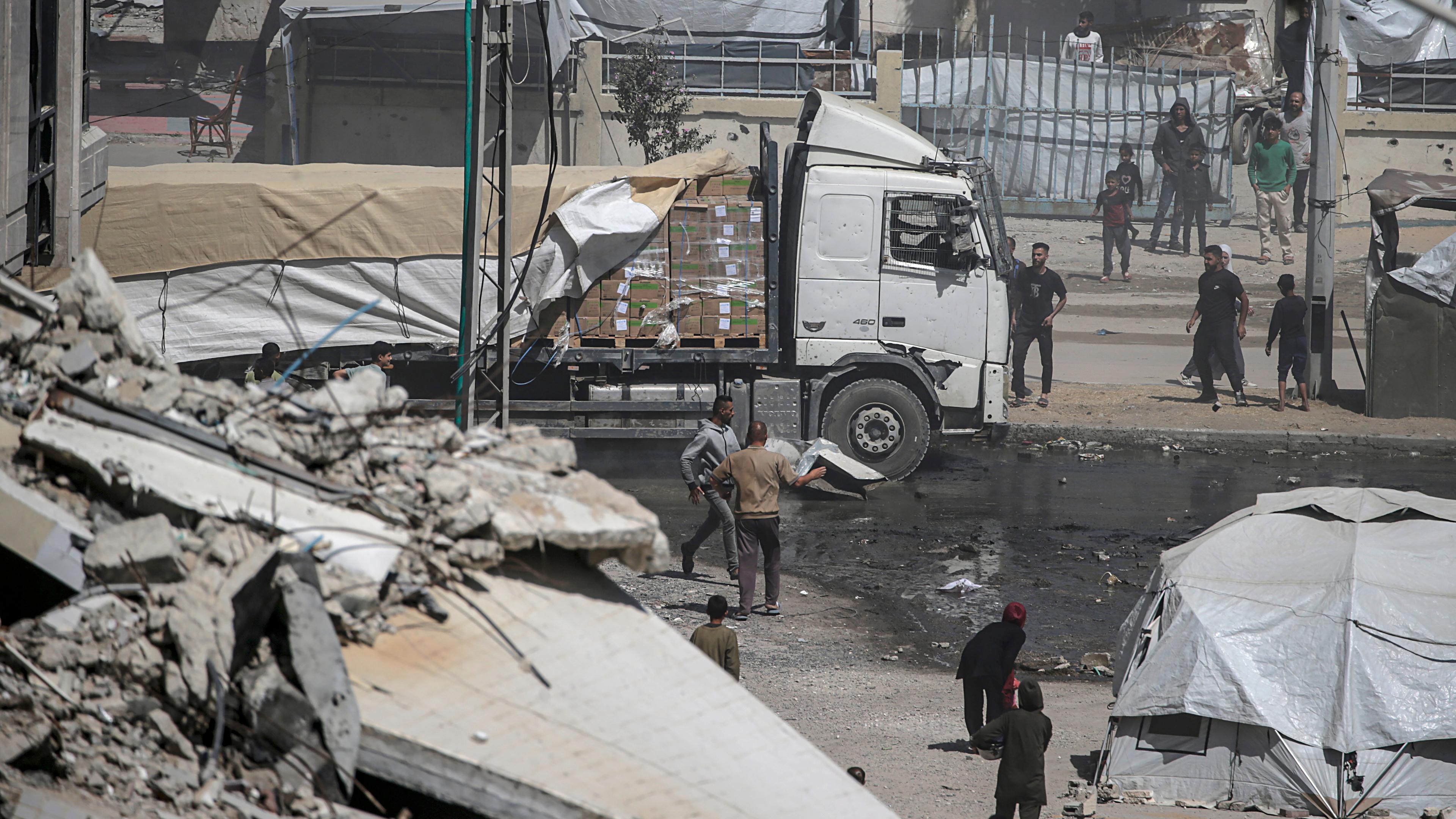  A humanitarian aid truck drives along Al Rashid road into Gaza City, 25 May 2025. 