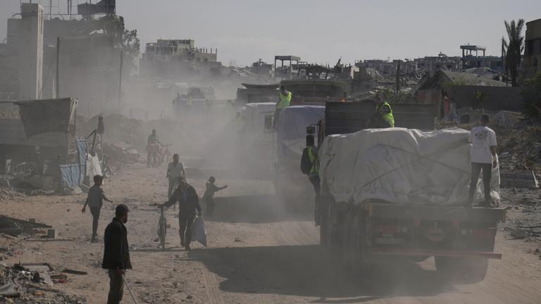 Lastwagen mit Hilfsgütern im Nahost-Konflikt