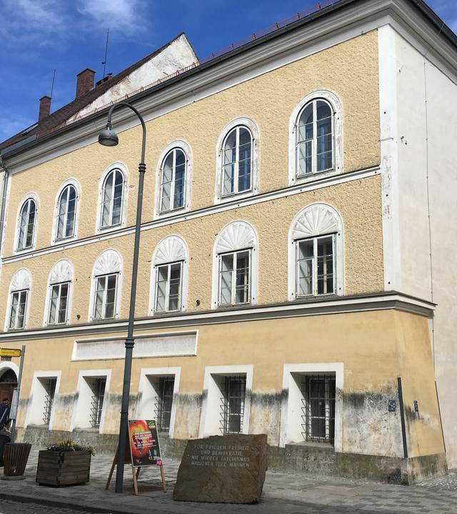 Das Geburtshaus von Adolf Hitler (1889-1945) in Braunau am Inn.