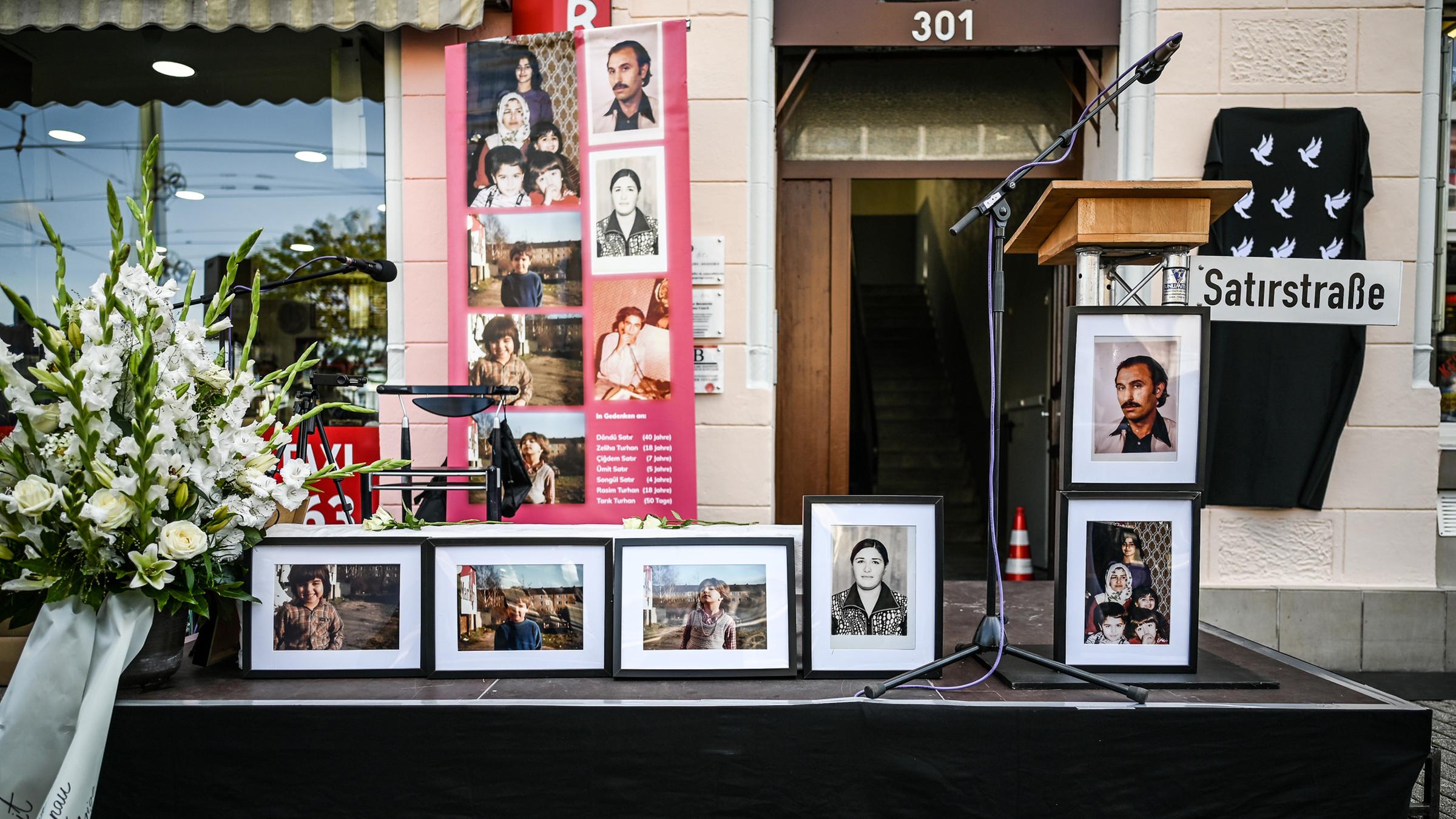 Archiv: Gedenkfeier anlässlich des Brandanschlags auf ein Haus an der Wanheimer Straße 301 im Jahr 1984, am 26. August 2023 in Duisburg. 