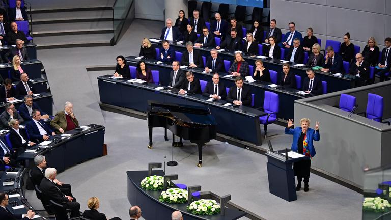 Holocaust-Überlebende Tova Friedman spricht während einer Gedenkstunde im Deutschen Bundestag anlässlich des Holocaust-Gedenktags. 