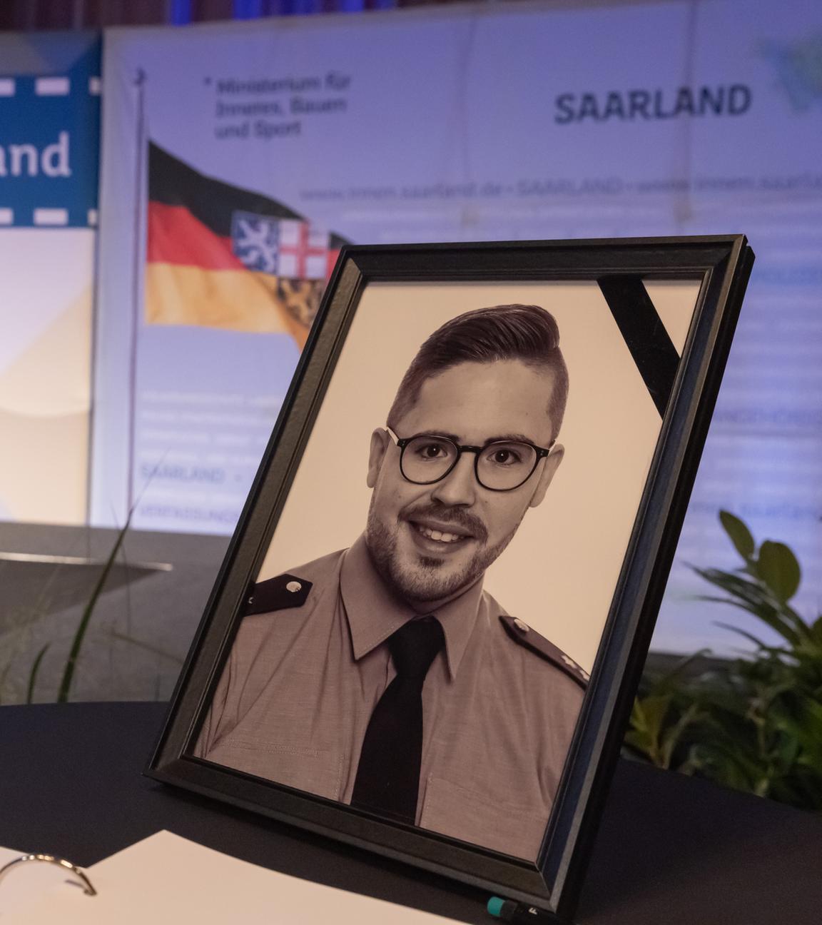 Gedenkveranstaltung der saarländischen Landesregierung für den bei einem Einsatz getöteten 34 jährigen Polizeibeamten