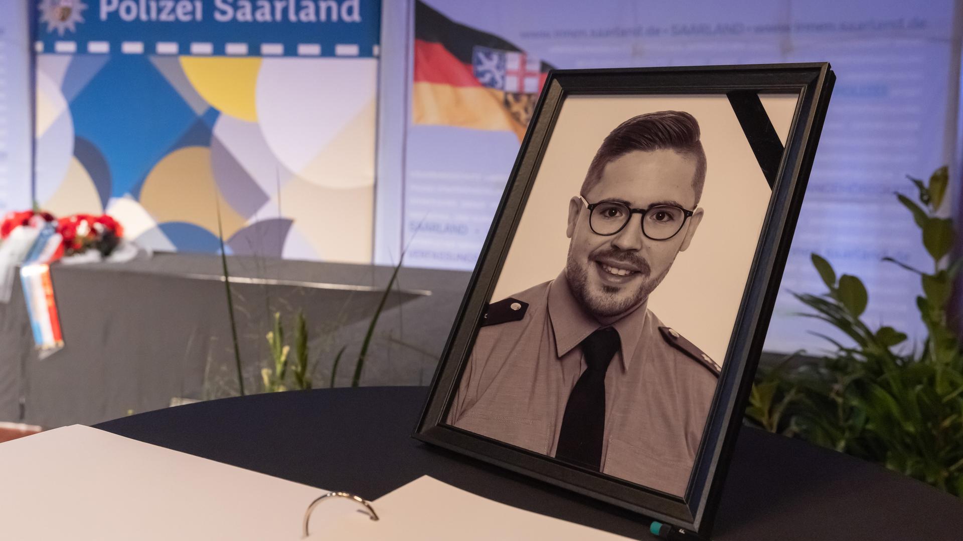 Gedenkveranstaltung der saarländischen Landesregierung für den bei einem Einsatz getöteten 34 jährigen Polizeibeamten