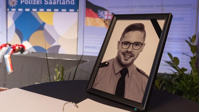 Gedenkveranstaltung der saarländischen Landesregierung für den bei einem Einsatz getöteten 34 jährigen Polizeibeamten