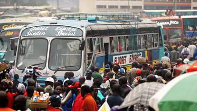 Gedränge auf einem Busbahnhof in Nairobi.